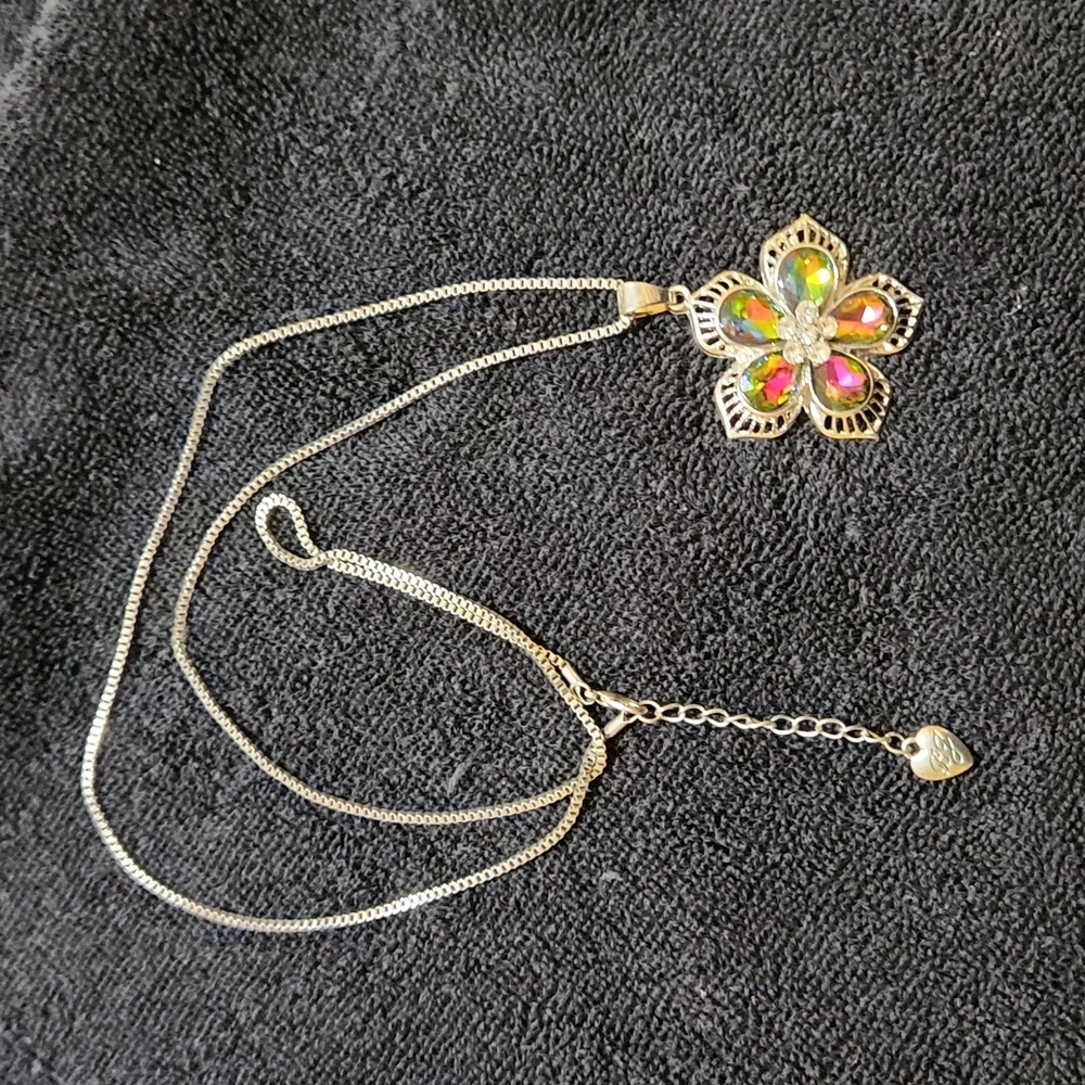 Betsy Johnson flower black and silver pendant necklace